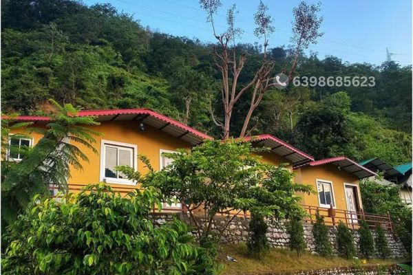 Cemented Cottage in Shivpuri with Pool