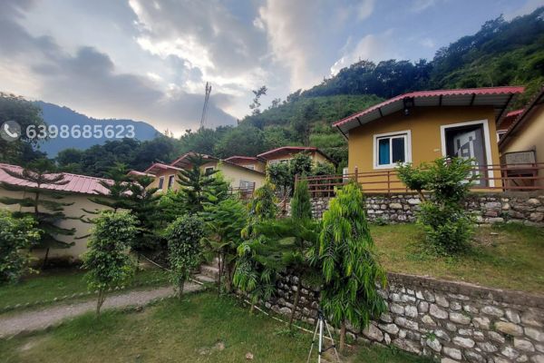Cemented Cottage in Shivpuri with Pool
